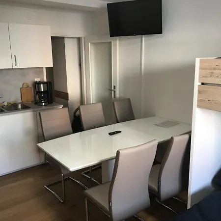 Schoenes Ferienappartment In Zell Am See: Zentral Gelegen Und Naehe Der Areitbahn Und Dem Zeller Apartment