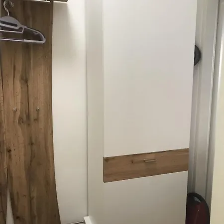 Schoenes Ferienappartment In Zell Am See: Zentral Gelegen Und Naehe Der Areitbahn Und Dem Zeller * Τσελ αμ Ζέε